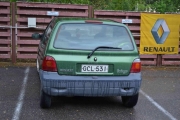 Fjortende bilen er en Renault Twingo, elsker når de står med rumpa ut