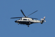 Morten 23 juli 2021 - LN-ORC besøker Høyenhall, men det er jo ikke sant, her kommer Politiets siste nye helikopter på besøk
