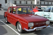 Renault - fargen rød - blankpolert, men er det en Renault 8 eller 10 folkens? Tips, se på panseret!