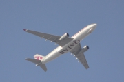 Morten 14 april 2018 - A7-AFY over Høyenhall, og jeg tror det er Qatar Airways Cargo med sin Airbus A330-243F fra 2013
