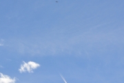 Morten 5 august 2018 - Kl. 13.44 Og her ser vi dem begge, stort fly og jetfly i luften