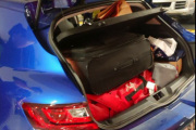 I en Renault Megane har du plass til utrolig mye bagasje, ikke sant Amanda og Martin?