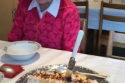 Desserten var en is-kake så stor at selv min mor måtte måpe