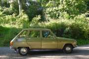 Fargen på bilen er olivengrønn og bilen er fra 1975 og ser nesten ny ut. Var heldig med dette bilde :-)