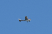 Cessna 172N er fremdeles i luften over oss, må være et supert vær å fly i