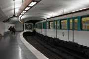 Når jeg blir pensjonist skal jeg ta alle bildene fra Metro i Paris og T-banen i Oslo og sammenligne