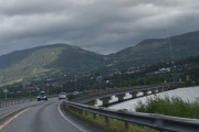 Vi må kjøre over Vingnesbrua for å komme til Lillehammer