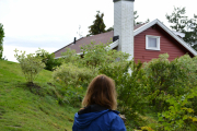 Lindøya - Men nå går vi tilbake, vi må jo ta en titt på husene også