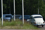 Den første hvite Volvoen er en PV fra 1966 og nummer tre i rekka er en Volvo 144 eller 244 og mer rekker vi ikke å registrere her