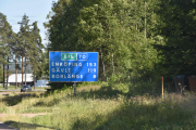 Nå er det bare 8 kilometer igjen til Borlänge, bilen holder og vi burde komme fram