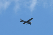 Morten 1 august 2020 - LN-NRF over Høyenhall, det er et Cessna 172S Skyhawk som Nedre Romerike Flyklubb eier
