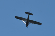 Morten 17 juni 2020 - LN-NRF over Høyenhall, Nedre Romerike Flyklubb med sitt Cessna 172S Skyhawk