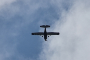 Morten 2 juli 2020 - LN-ACZ over Høyenhall, det er et Cessna U206G Turbine (Black Hawk) som Nimbus fallskjermklubb bruker. Så tre fallskjermhoppere en time før over Oslo