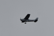 Morten 2 juli 2020 - To småfly over Høyenhall, flyet som passerer oss er LN-NRO som er et Cessna 172S Skyhawk fra Nedre Romerike Flyklubb