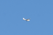 Morten 27 mai 2020 - Småfly over Høyenhall, jeg er ganske sikker på at det er LN-NRO som er et Cessna C172 S