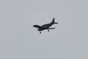 Morten 3 september 2020 - LN-UXA rundt Høyenhall, det er en Piper PA-28-140 Cherokee