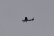 Morten 4 juli 2020 - LN-MTH over Høyenhall, det er et Cessna 172N hvor flyver er litt sliten nå