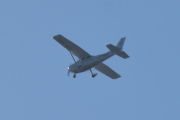 Morten 9 juni 2021 - LN-NRO over Høyenhall, det er Nedre Romerike Flyklubb som kommer med sitt Cessna Aircraft 172S Skyhawk