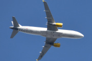 Morten 1 september 2021 - EC-MBE over Høyenhall, det er Vueling Airlines som kommer med sin Airbus A320-214 fra 2008