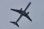 Morten 28 august 2021 - PH-EZZ over Høyenhall, det er KLM Cityhopper som kommer med sitt Embraer ERJ-190