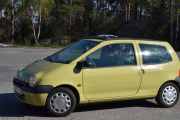 Det er en Renault Twingo fra 2000, ikke helt veteran men dog 20 år gammel