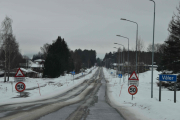 Det er øde, opphøyde gangfelt og 50 km sone, du kan tro den blir holdt her