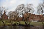 Vi ser Kulturkirken Jakob til venstre og Østre Elvebakke 7 til høyre. Men det er flere adresser i det bygget som Hausmanns gate 16