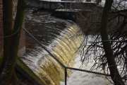 Lilleborg foss er ikke en naturlig foss, den er 3 meter bred og gav kraft til Lilleborg fabrikker og de andre brukene som lå i området