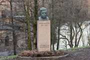 Oskar Braaten 1881-1939 står det her, født på Sagene og var en norsk forfatter som skildret arbeidermiljøet i Oslo. Mest kjent for komedien Den store barnedåpen og skuespillet Ungen