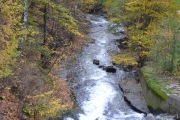 Her renner den videre ned til Svartdalen