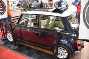 Retromobile 2020 - Morris Mini med soltak, det er trangt her