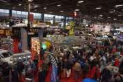 Retromobile 2020 - Nå skal vi ta oss en tur opp i andre etasje, samtidig har vi fin utsikt utover 1 etasje fra trappen