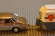 Peugeot 504 med campingvogn