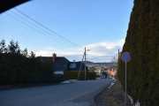 Klokken er kvart over fem og vi starter fra Høyenhall og skal over mot der vi ser i retning Maridalen