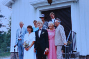 Her er et gammelt bilde fra 80 åra når de giftet seg i Maridalen kirke. Mange gode minner her
