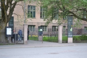 Inngangen til Botanisk hage, nå er vi spent på hva vi ser. Min bedre halvdel er mere spent på blomstene enn jeg er på fuglene
