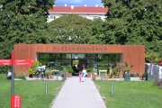 Her ser vi museumsinngangen