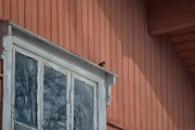 På gammeldagse vinduer er det alltid en sitteplass