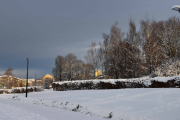 Skal bli spennende og se bilde av Spurvehauken til Knut da. Og som vi ser har det kommet minst 10 cm med snø