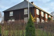 Arnstein Arnebergs vei 13A er fra 1923 og heter Skøyenhaugen eller Villa Collett.  Arkitekten er Arnstein Arneberg som har tegnet tre av villaene i området