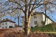 Arnstein Arnebergs vei 3 som er hovedbygningen er fra 1922 og heter ELSERO. Dette er arkitekt Arnstein Arnebergs mest kjente villa, som han mottok Houens fonds diplom for i 1927
