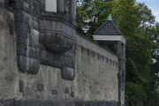 Kristinelundveien 22 er fra 1917 og arkitektene var Morgenstierne og Eide, har fasade mot Halvdan Svartes gate også