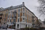 Mogens Thorsens gate 9 er fra 1898-1899 og har fasaden mot Gabels gate også.  Arkitektene var Ove Ekman og Einar Smith for eiendomsspekulant og malermester Jens Jacobsen Krogstie