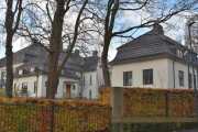 Nobels gate 28 er fra 1911 og heter Villa Otium, arkitekt var Henrik Bull. Nå er det USAs ambassadebolig