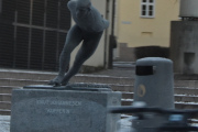 Bislettgata. Her står statuen av skøyteløperen Knut "Kupper’n" Johannessen ved Bislett stadion og den ble avduket i 2013 på hans 80 årsdag