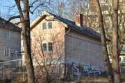 Akersbakken 30 er fra 1845, du ser selve huset til venstre og stallen er det jeg har tatt bilde av. Pilegrimssenter Oslo holder til her nå og stedet er vernet. Jeg tror gårdnavnet fra tidligere er Tostrup- eller Bellevueløkken