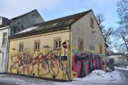 Akersveien 27 består at et hus og et våningshus, jeg tror dette er våningshuset fra 1866. Det er Hammersborg fritidsklubb som holder til her nå