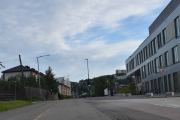 Brobekkveien 50 på høyre side er Vollebekk skole som har fasaden mot Vollebekkveien også. Den ble ferdigstilt i 2017. På venstre side ser vi to blokker som er Brobekkveien 47-43 og 41-35 og er fra rundt 1954