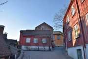 Damstredet 16 er fra 1815 og mer fant jeg ikke ut akkurat nå. Huset ble utvidet omkring 1830 og et nytt tilbygg i 1981