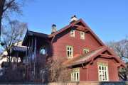 Dannevigsveien 12 er tegnet av arkitekt Johan Joachim Meyer og er litt i sveitserstil syns jeg